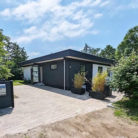 Beachfront Bliss In Kegnaes Feriehus